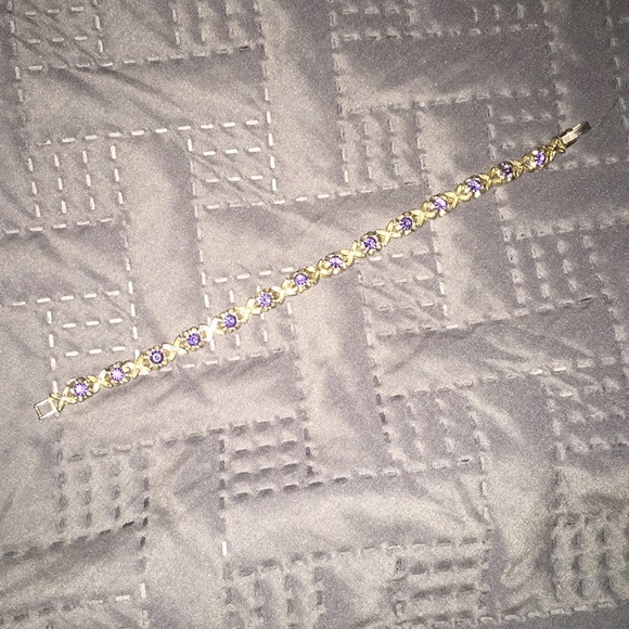 Gold link bracelet with purple gems - Picture 1 of 2